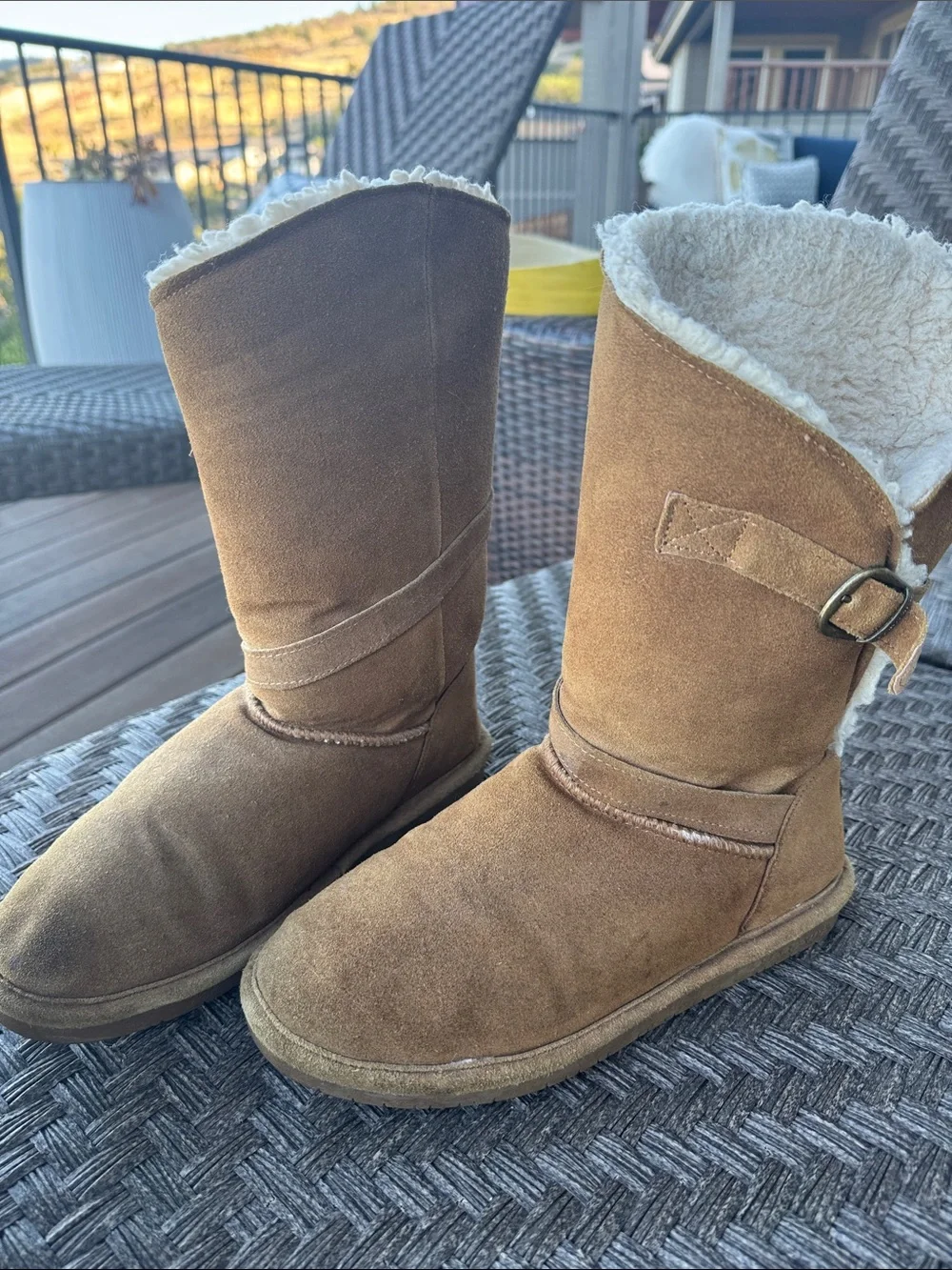 Bearpaw sheepskin and suede boots Womens 9 cognac/Cream warm Winter cozy buckles